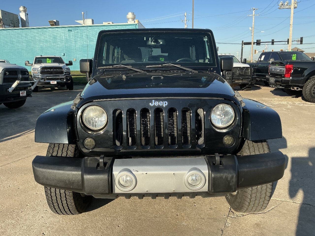 Used 2014 Jeep Wrangler Unlimited Sahara w/ Connectivity Group AWD/4WD image 4