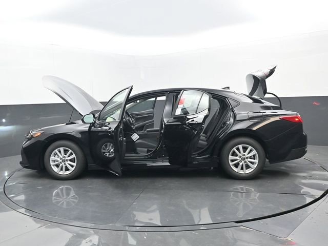 New 2026 Toyota Camry LE FWD image 32