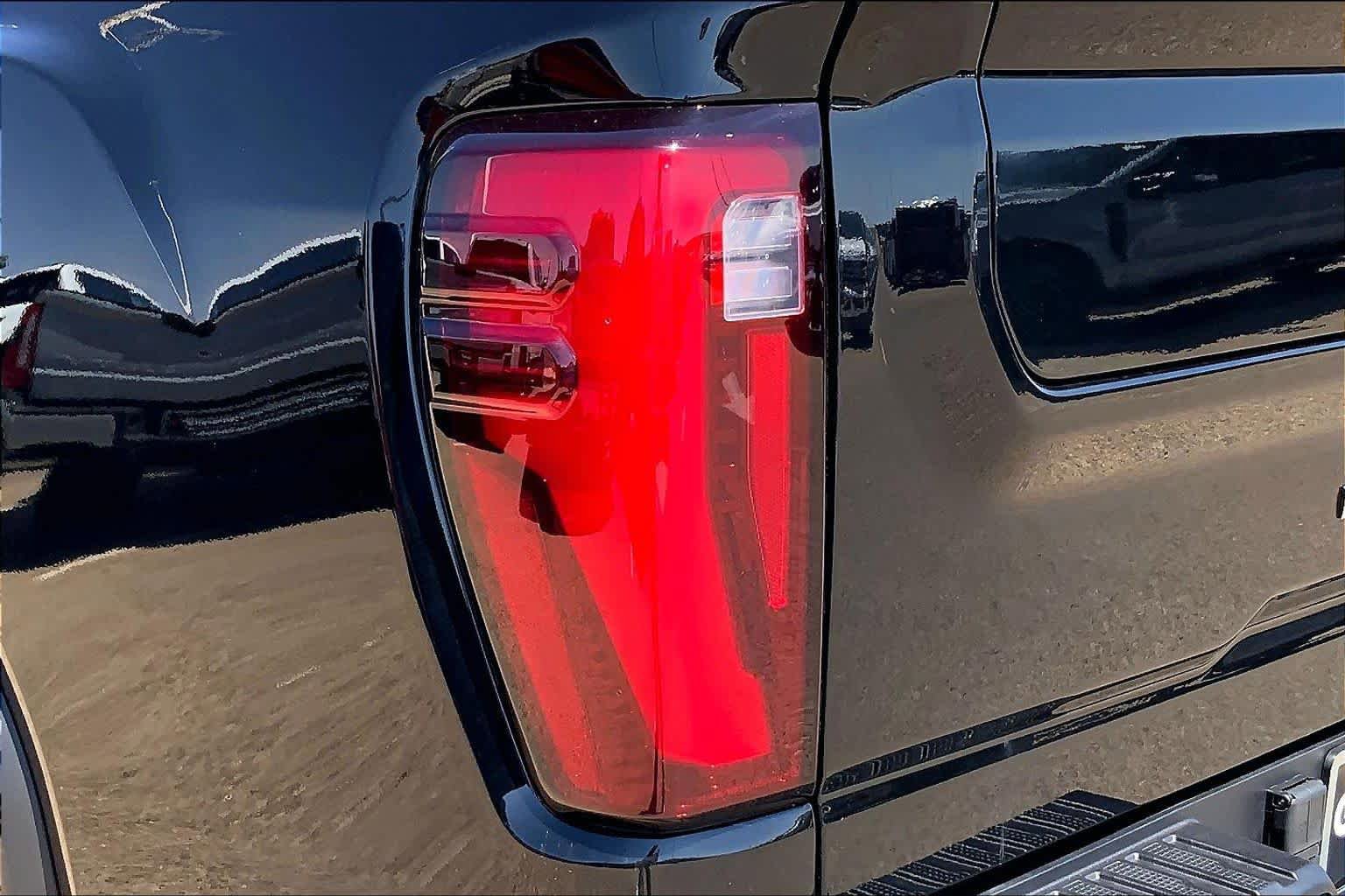 Used 2024 GMC Sierra 2500 Denali Ultimate AWD/4WD image 29