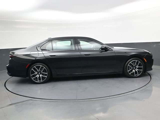 Used 2025 BMW 760i xDrive w/ Luxury Rear Seating Package image 3