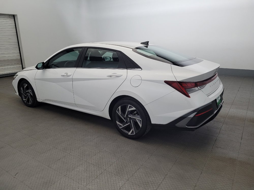 Used 2025 Hyundai Elantra SEL FWD image 3