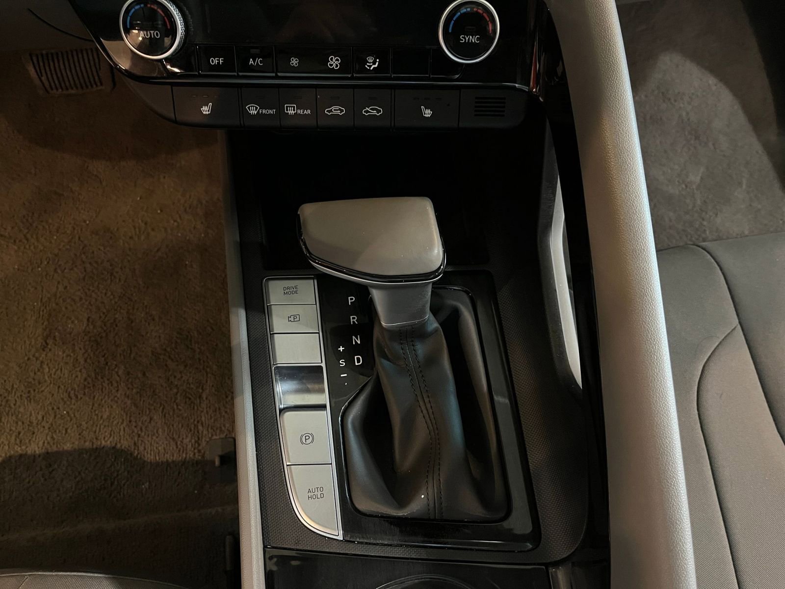 Used 2025 Hyundai Elantra SEL image 42