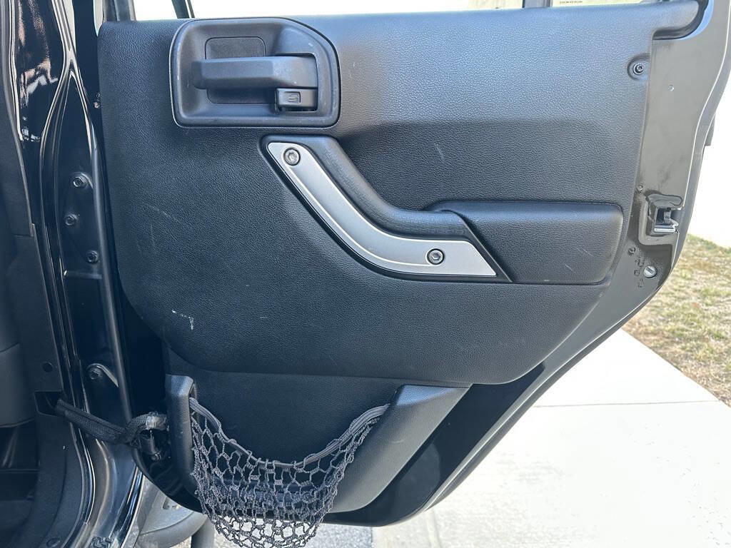 Used 2012 Jeep Wrangler Unlimited Rubicon w/ Dual Top Group image 13