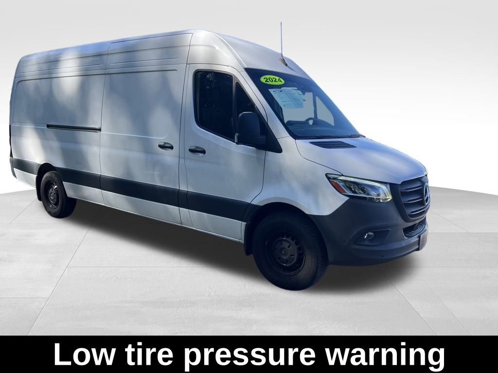 Used 2024 Mercedes-Benz Sprinter 2500 image 6
