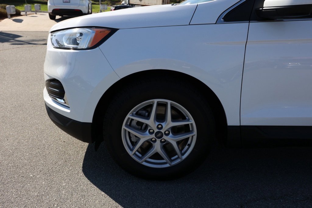 Used 2022 Ford Edge SEL image 11