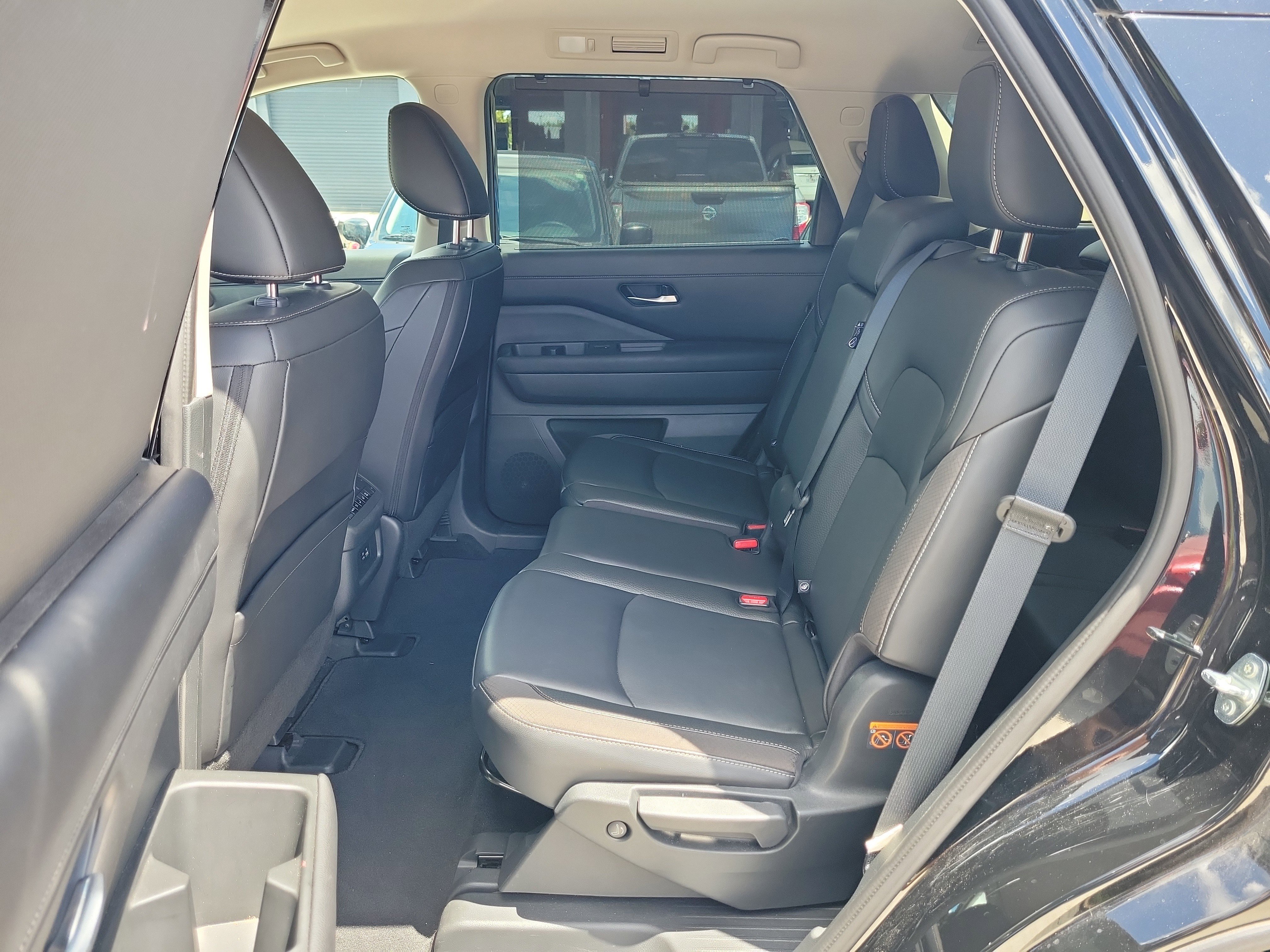 Certified 2024 Nissan Pathfinder SL FWD image 15