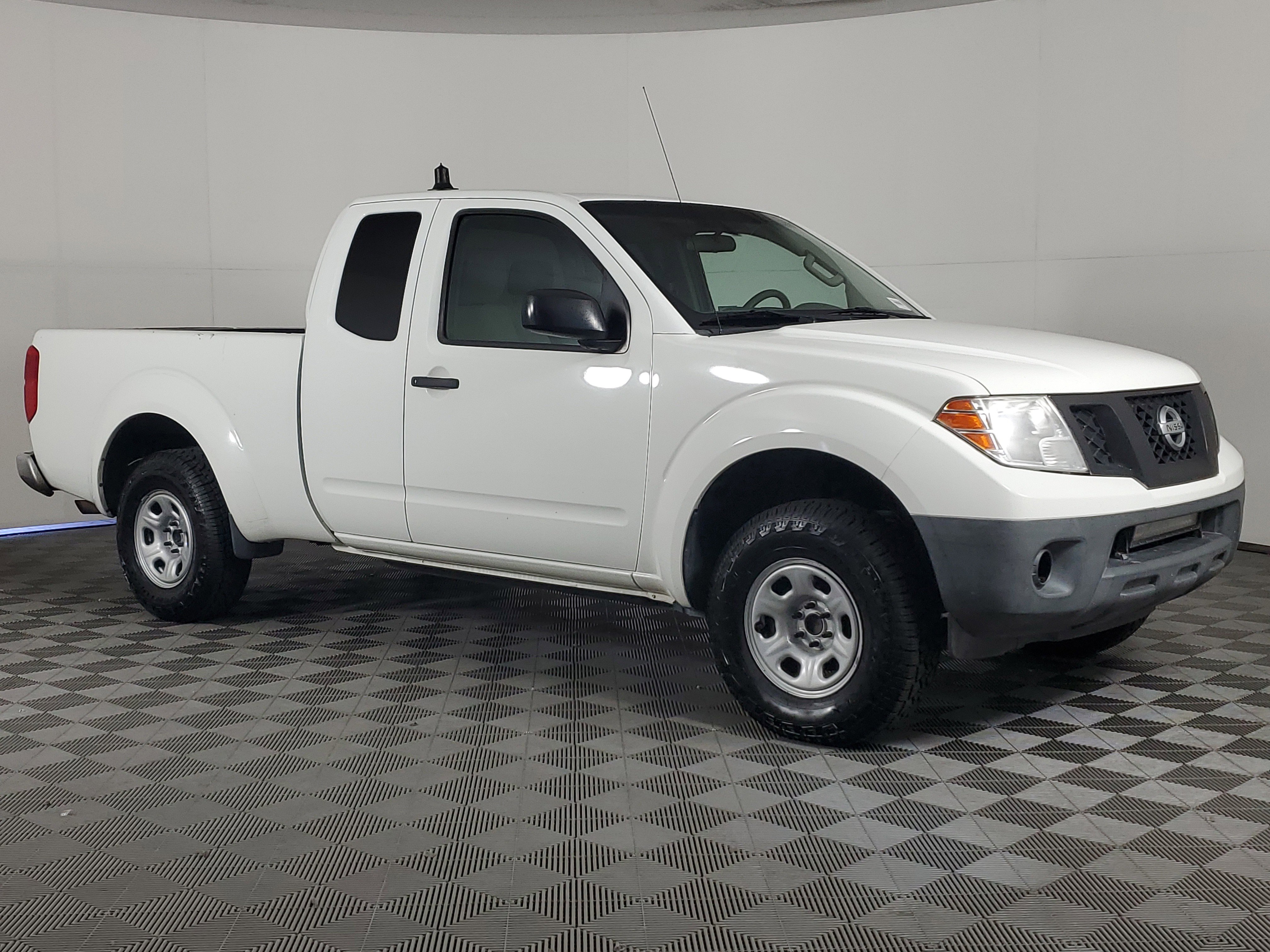 Used 2016 Nissan Frontier S RWD image 2