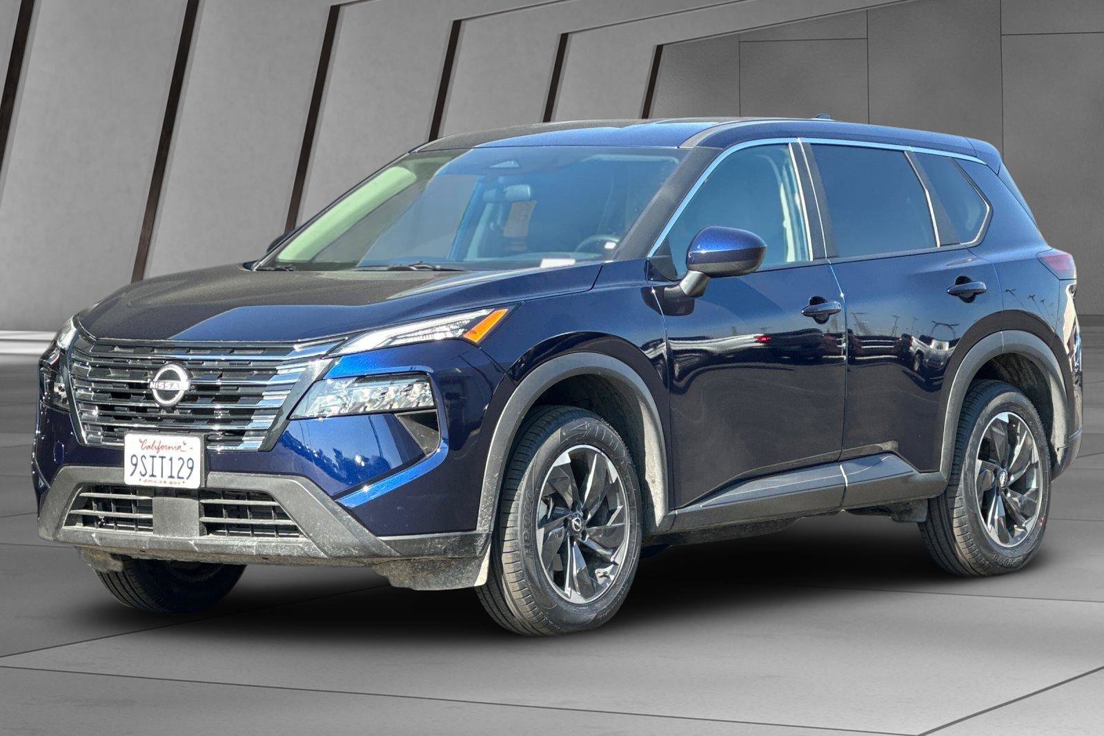 Used 2025 Nissan Rogue SV image 8