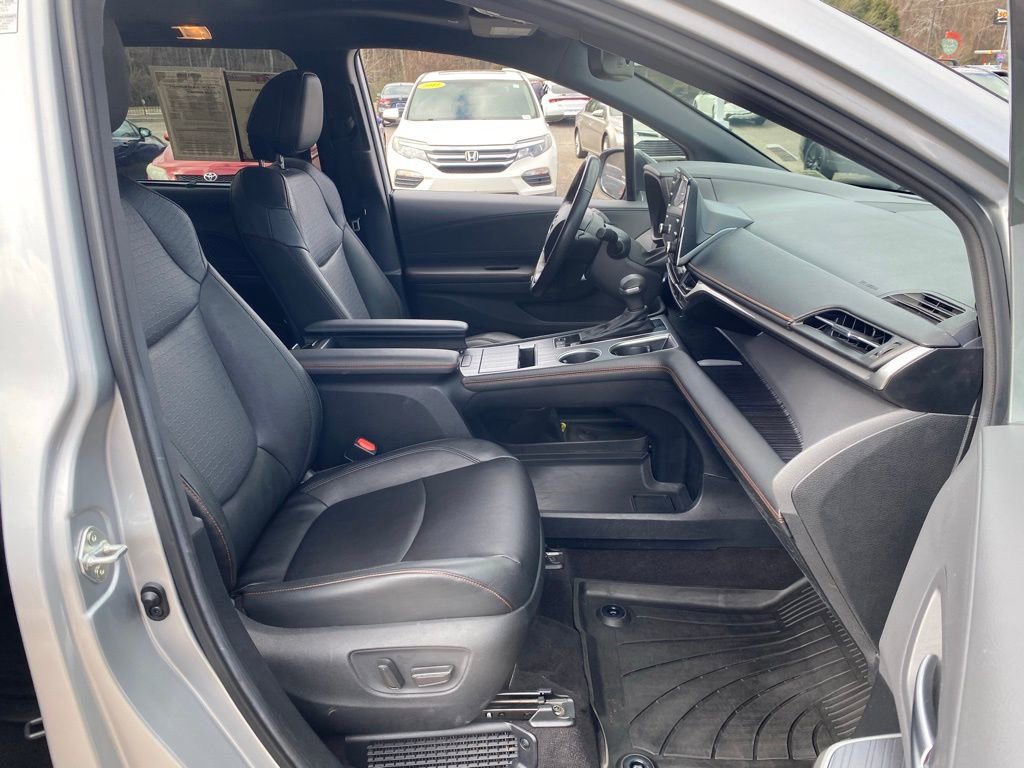 Used 2024 Toyota Sienna XSE image 17