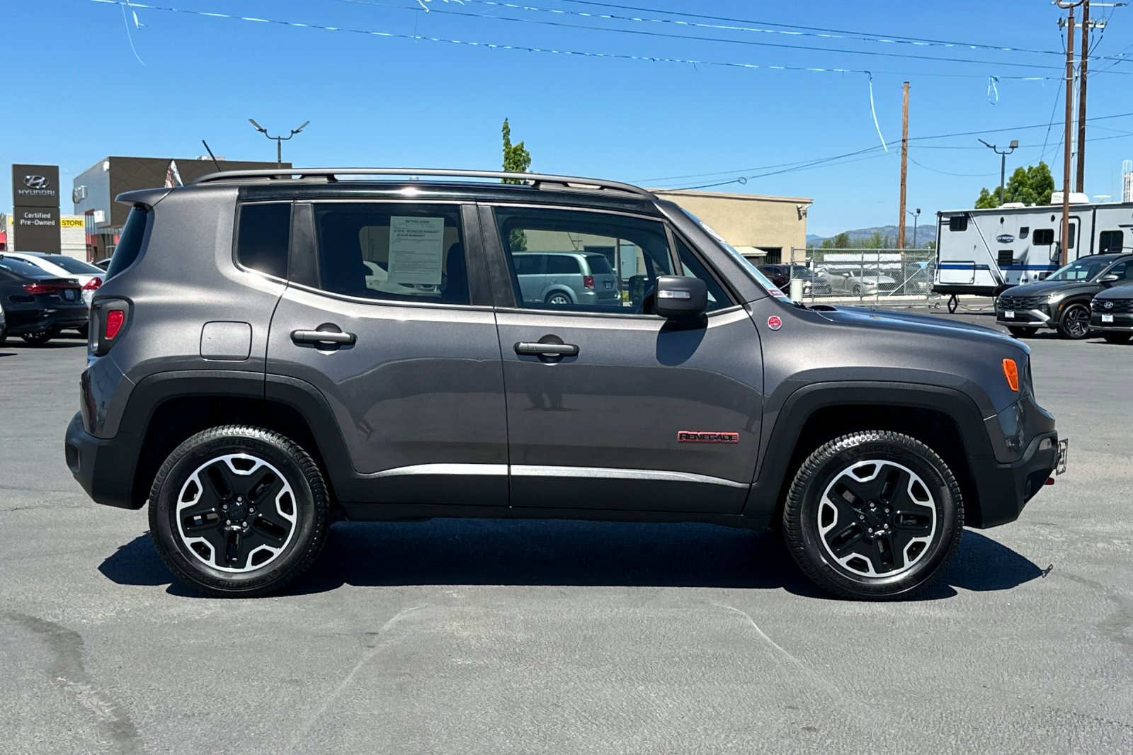 Used 2016 Jeep Renegade Trailhawk AWD/4WD image 3