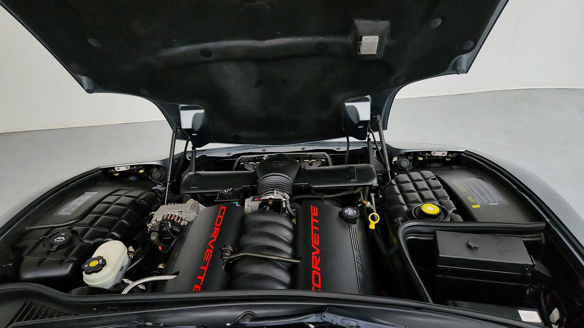 Used 2004 Chevrolet Corvette Convertible w/ Preferred Equipment Group RWD image 20