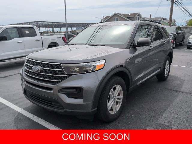 Used 2024 Ford Explorer XLT AWD/4WD image 2