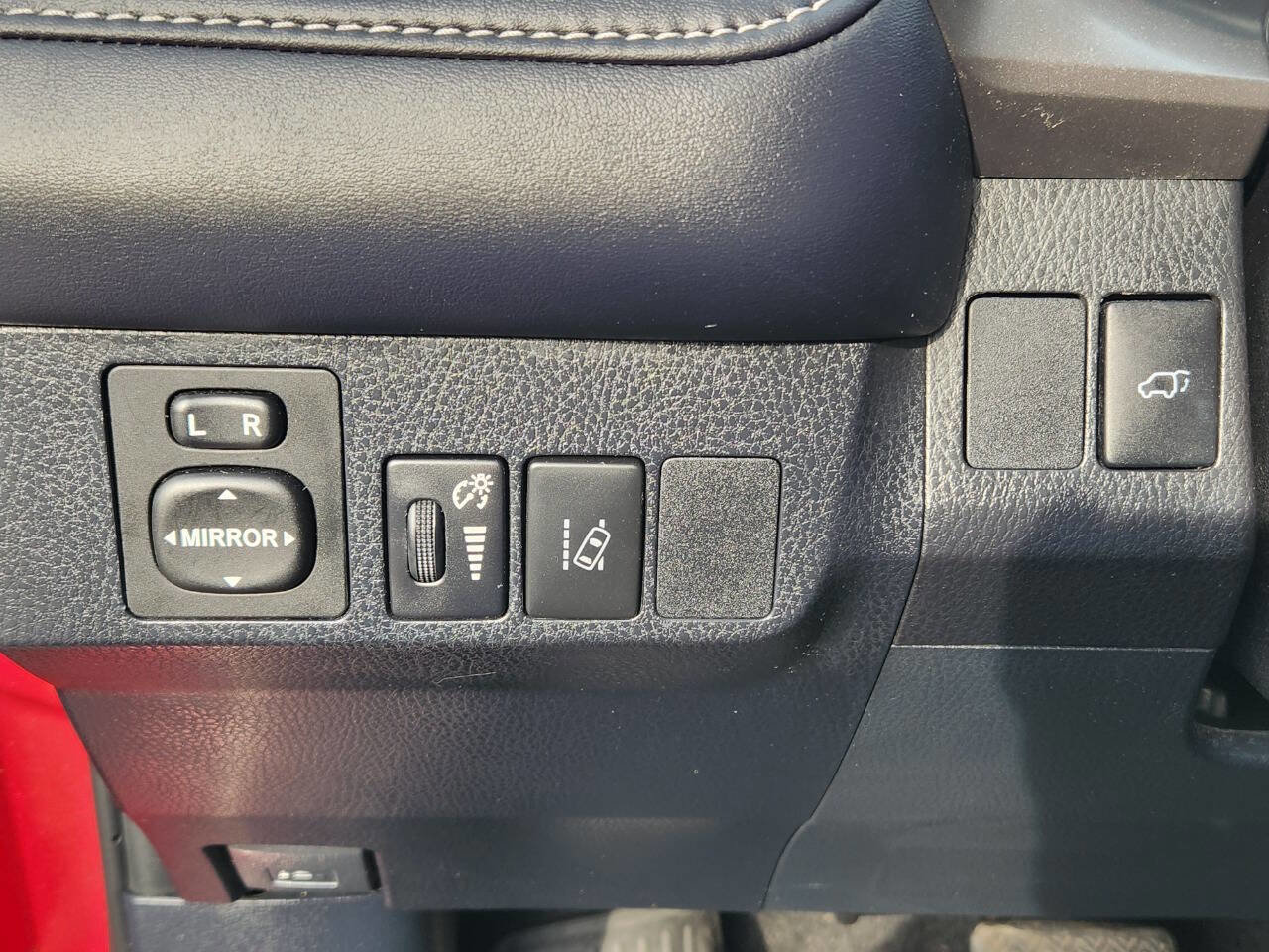 Used 2018 Toyota RAV4 Limited w/ Advanced Technology Package AWD/4WD image 20