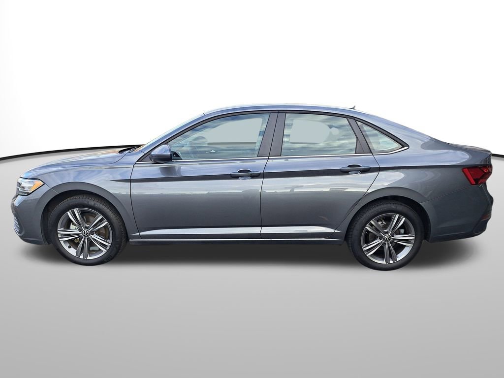 Used 2024 Volkswagen Jetta SE image 9