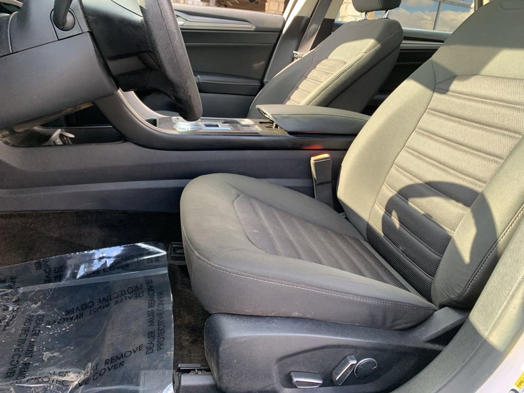 Used 2018 Ford Fusion SE w/ Fusion SE Technology Package image 11