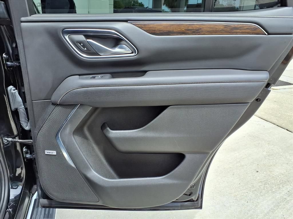 Used 2024 Chevrolet Tahoe Premier RWD image 11