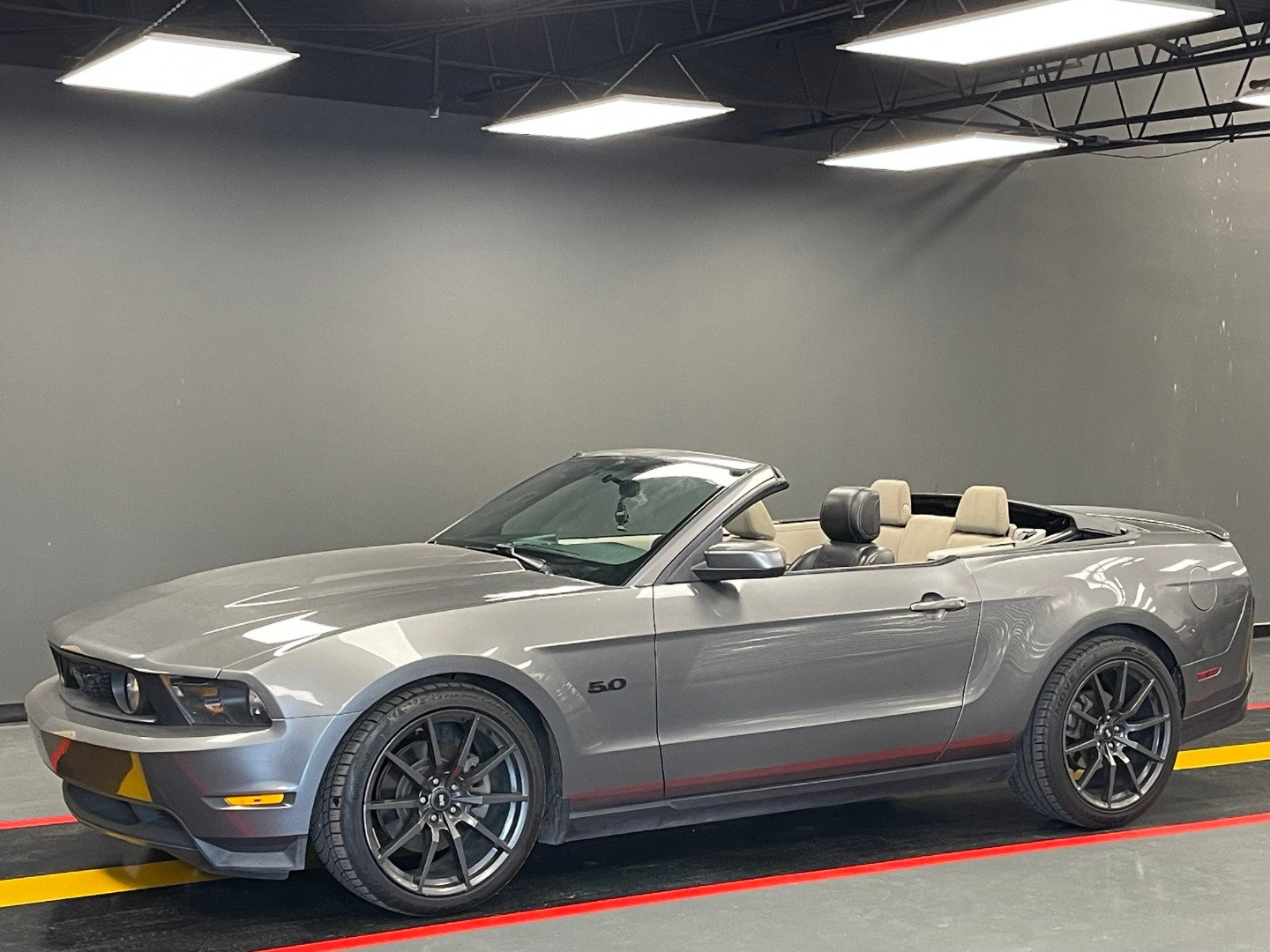 Used 2011 Ford Mustang GT RWD image 1
