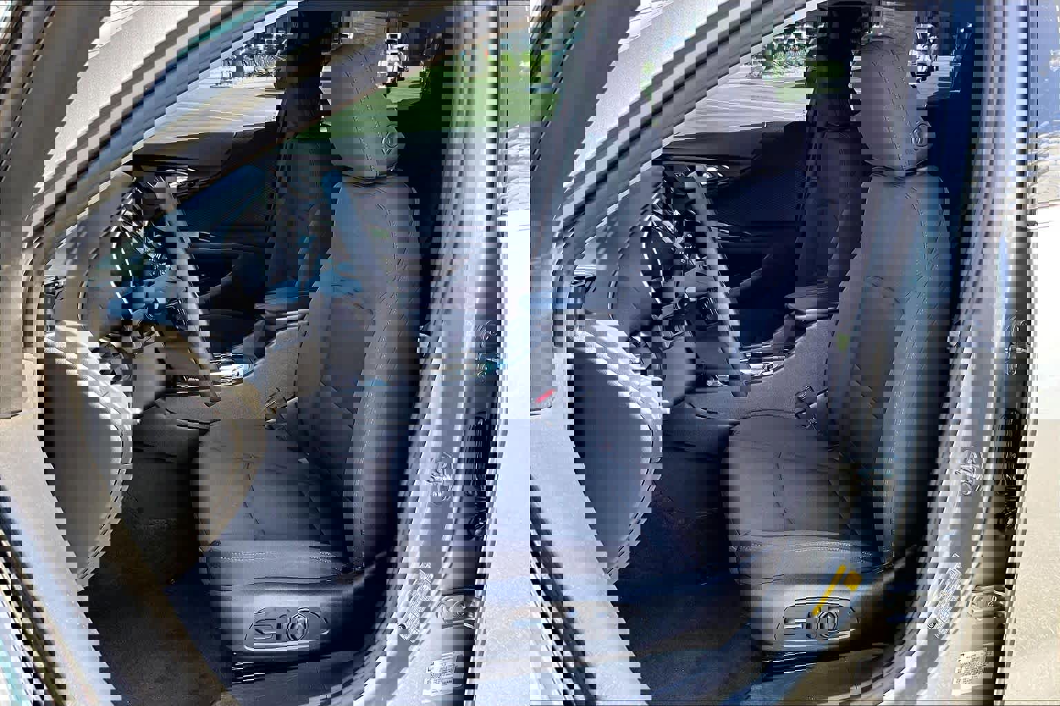 Used 2023 Chevrolet Malibu LT FWD image 7