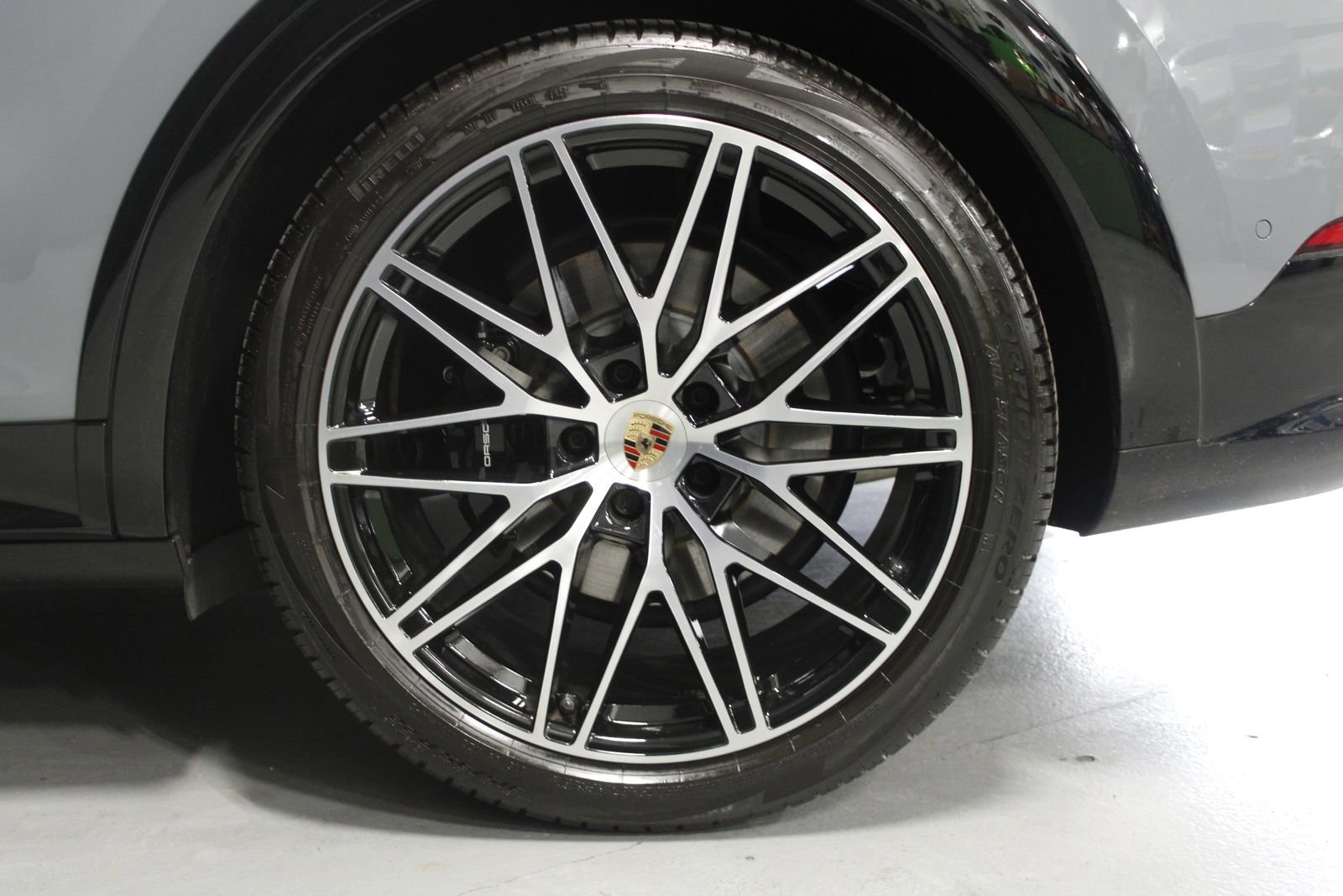 Certified 2025 Porsche Cayenne GTS AWD/4WD image 21