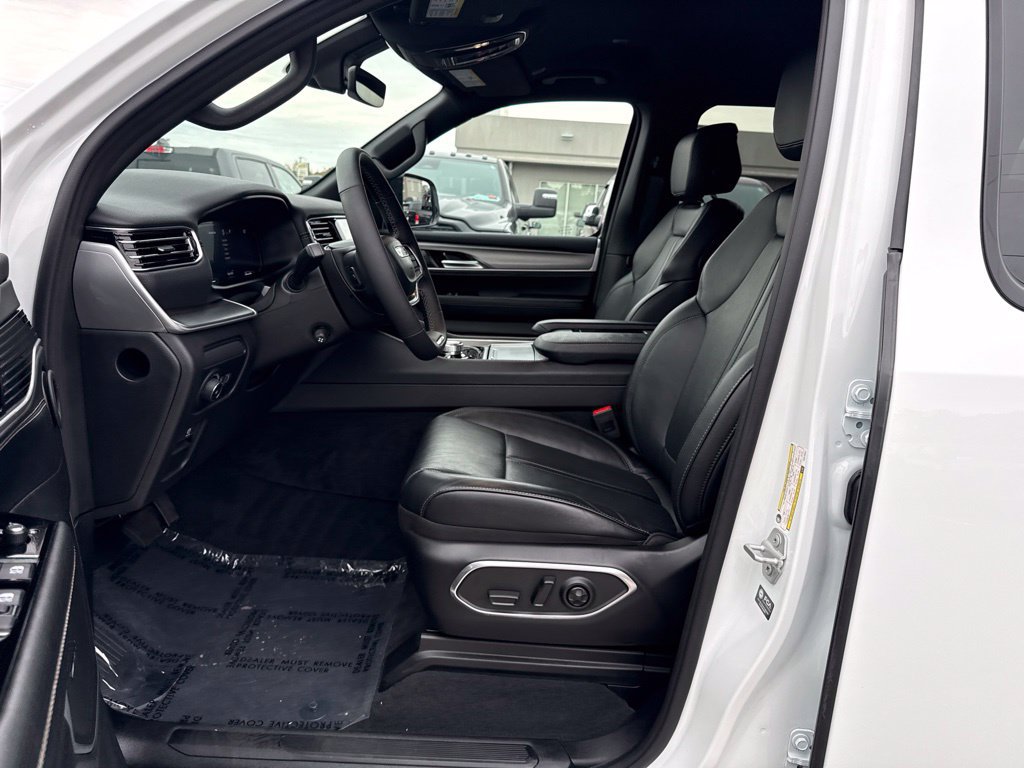 Certified 2025 Jeep Wagoneer 4WD image 17