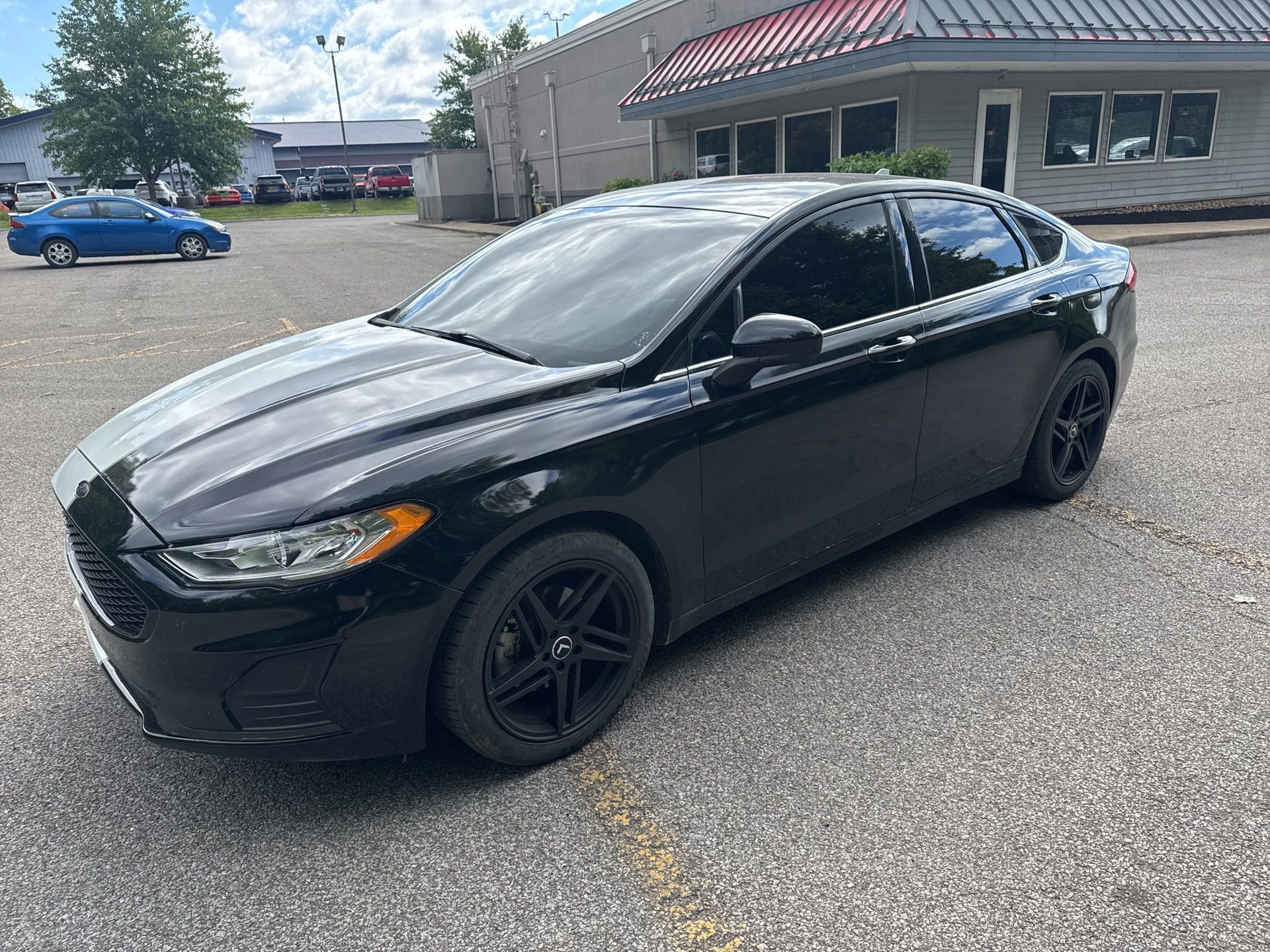 Used 2019 Ford Fusion SE FWD image 4