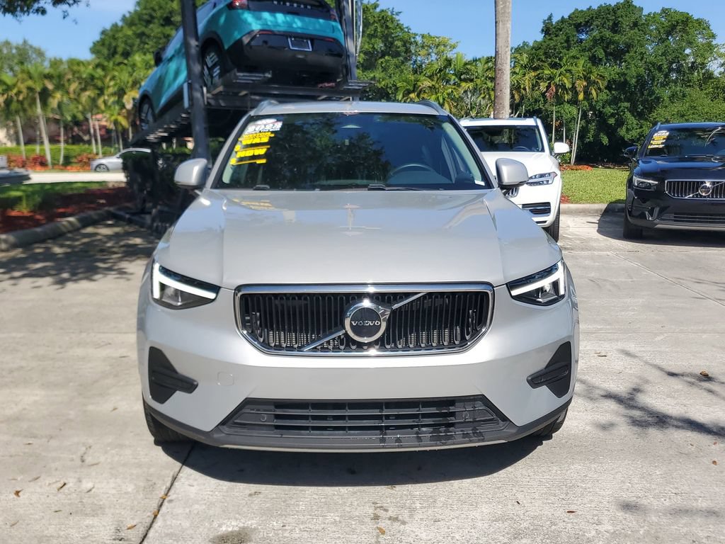 Certified 2023 Volvo XC40 B4 Core w/ Convenience Package FWD image 2