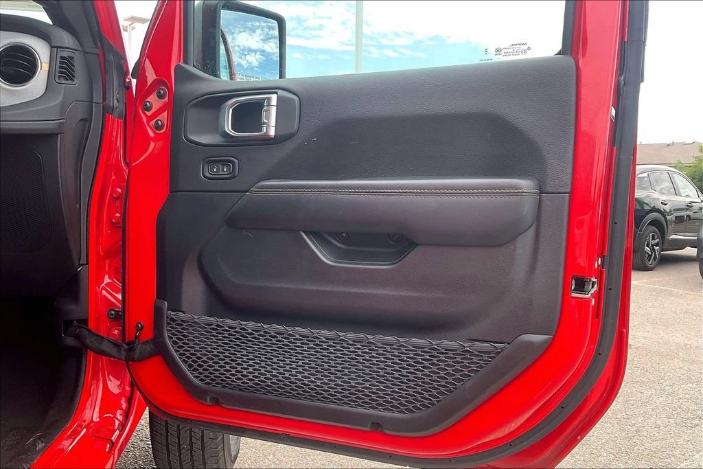 Used 2025 Jeep Wrangler Unlimited Sahara AWD/4WD image 23
