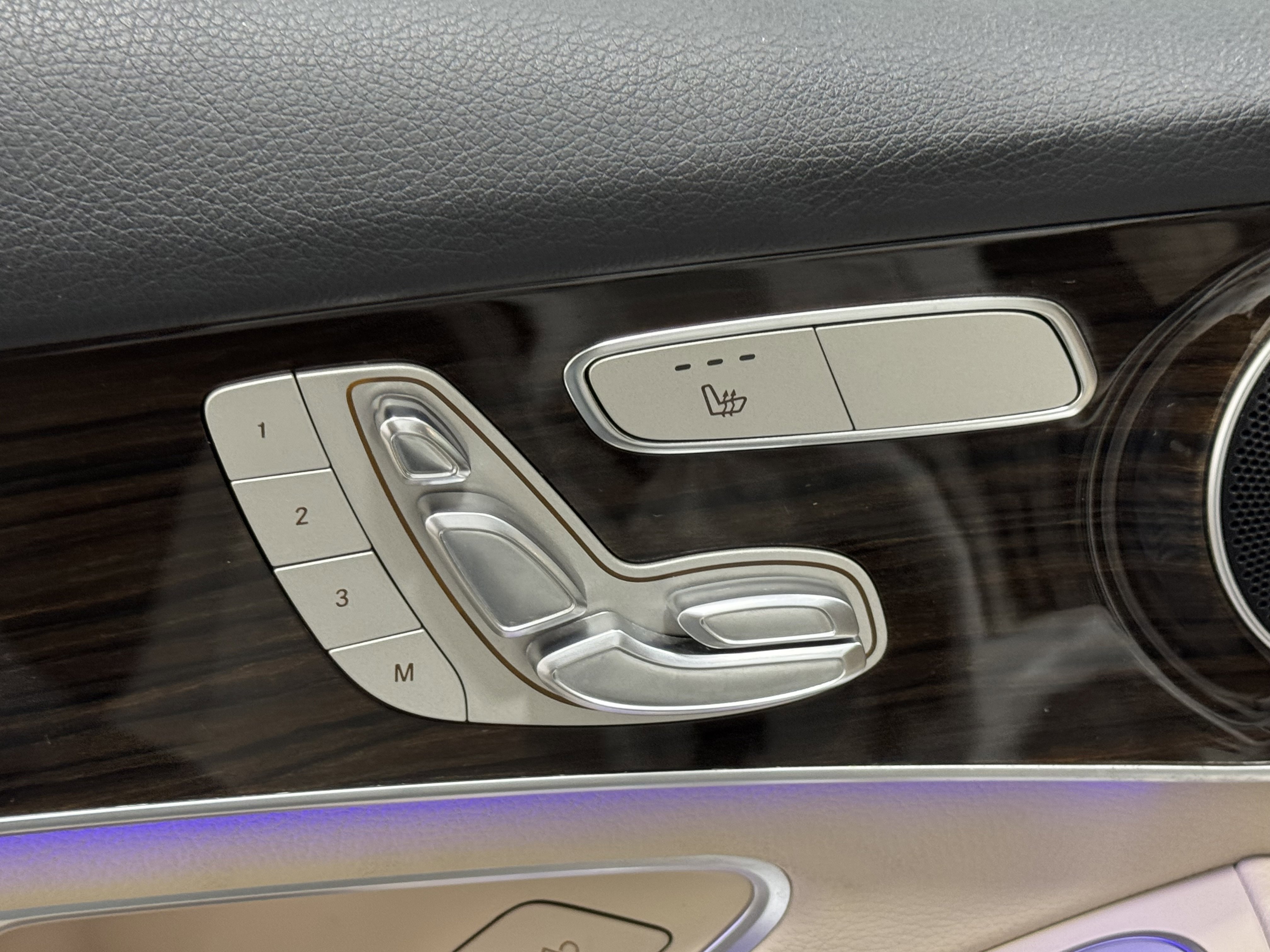 Used 2020 Mercedes-Benz GLC 300 4MATIC image 3