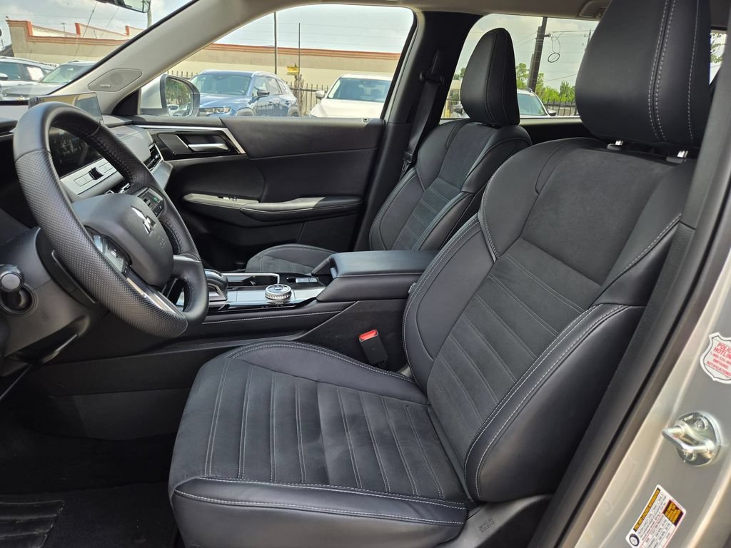 Used 2025 Mitsubishi Outlander SE AWD/4WD image 19