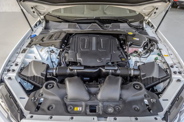 Used 2019 Jaguar XJ L Portfolio RWD image 17