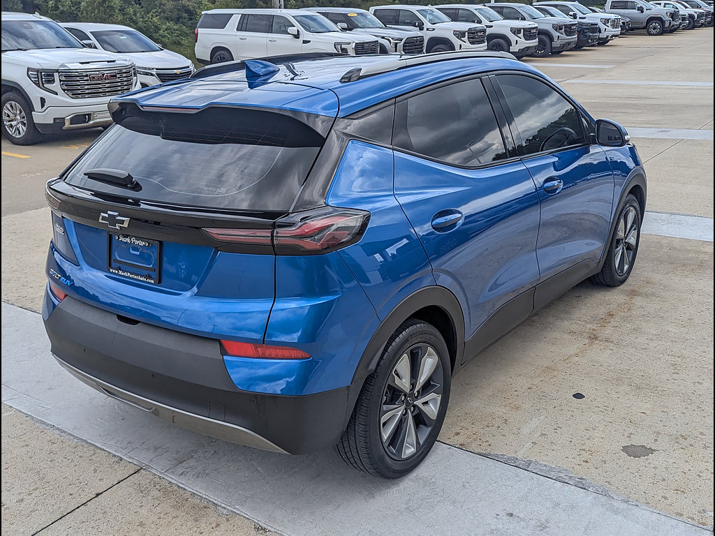 Used 2022 Chevrolet Bolt EUV LT w/ Convenience Package FWD image 7