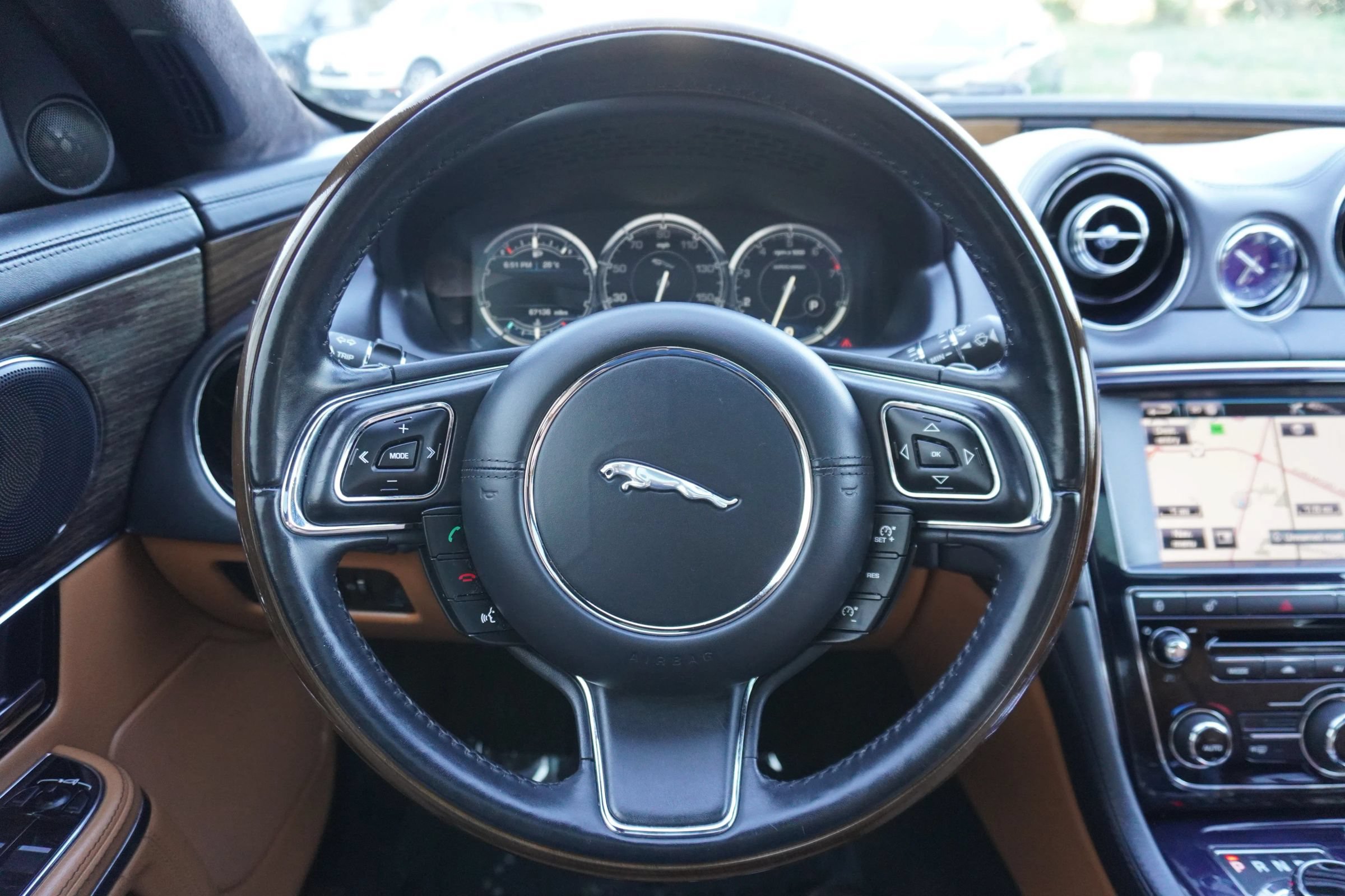 Used 2012 Jaguar XJ Supercharged RWD image 23