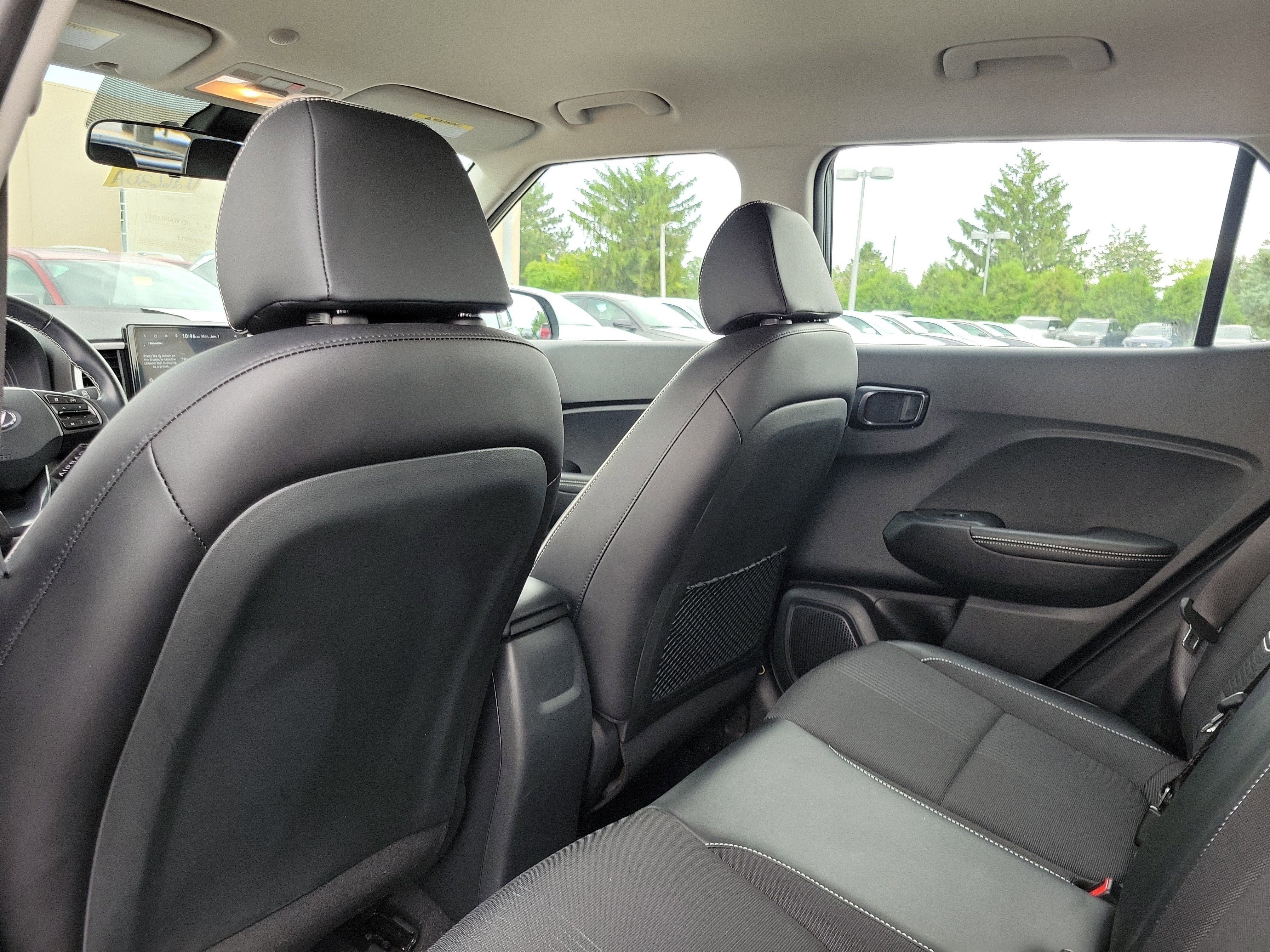 Used 2023 Hyundai Venue Limited FWD image 14