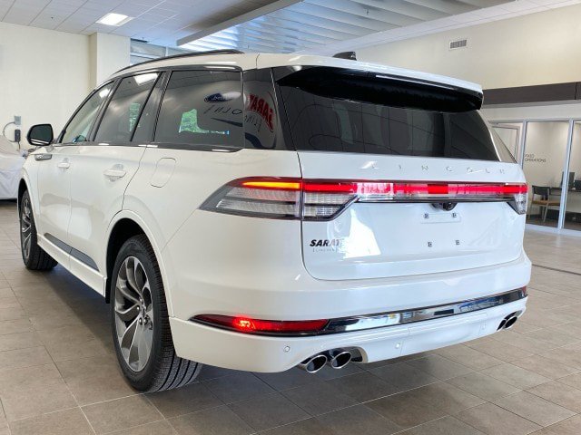 New 2026 Lincoln Aviator AWD w/ Jet Appearance Package image 5