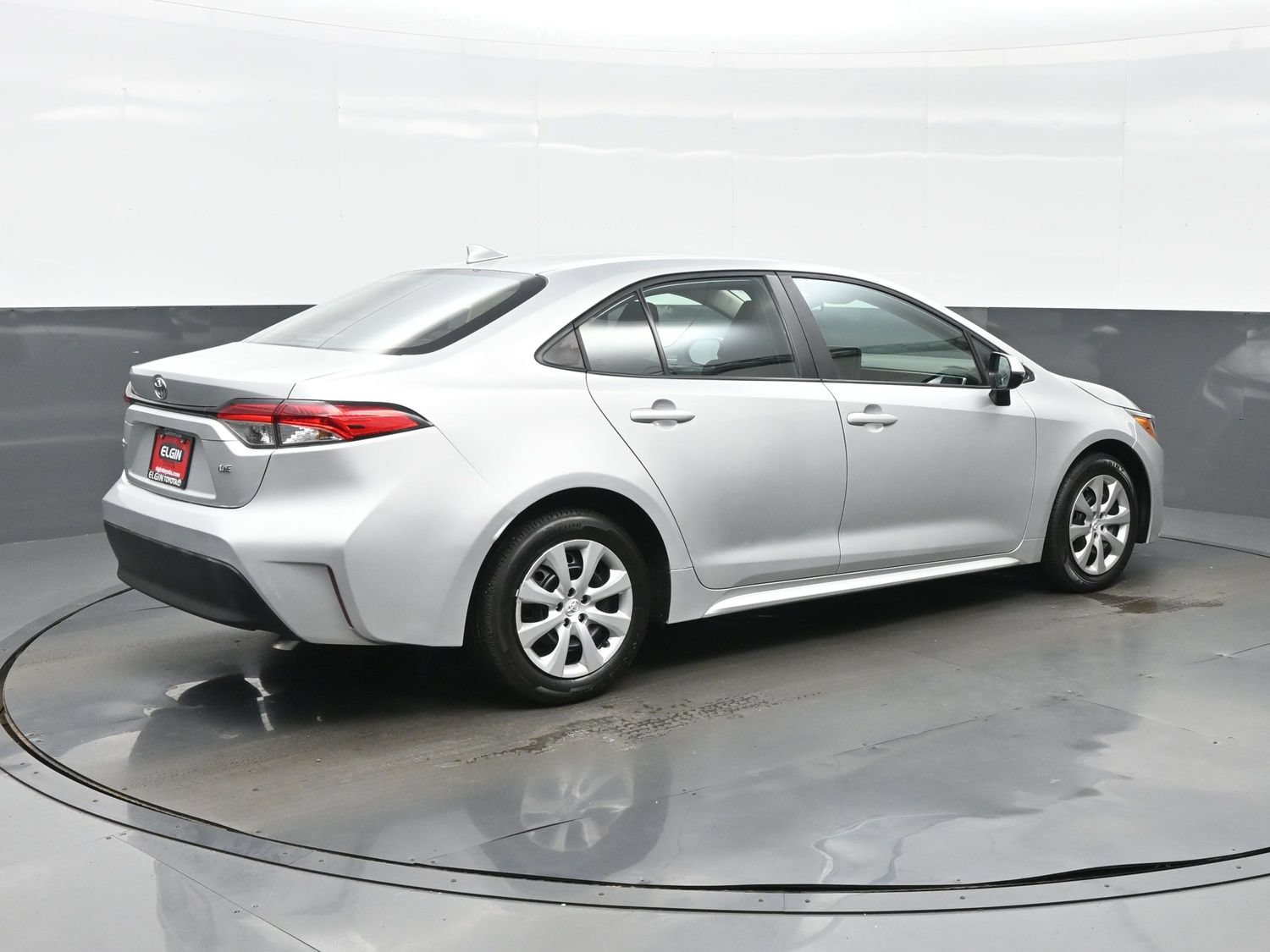 Used 2025 Toyota Corolla LE FWD image 6