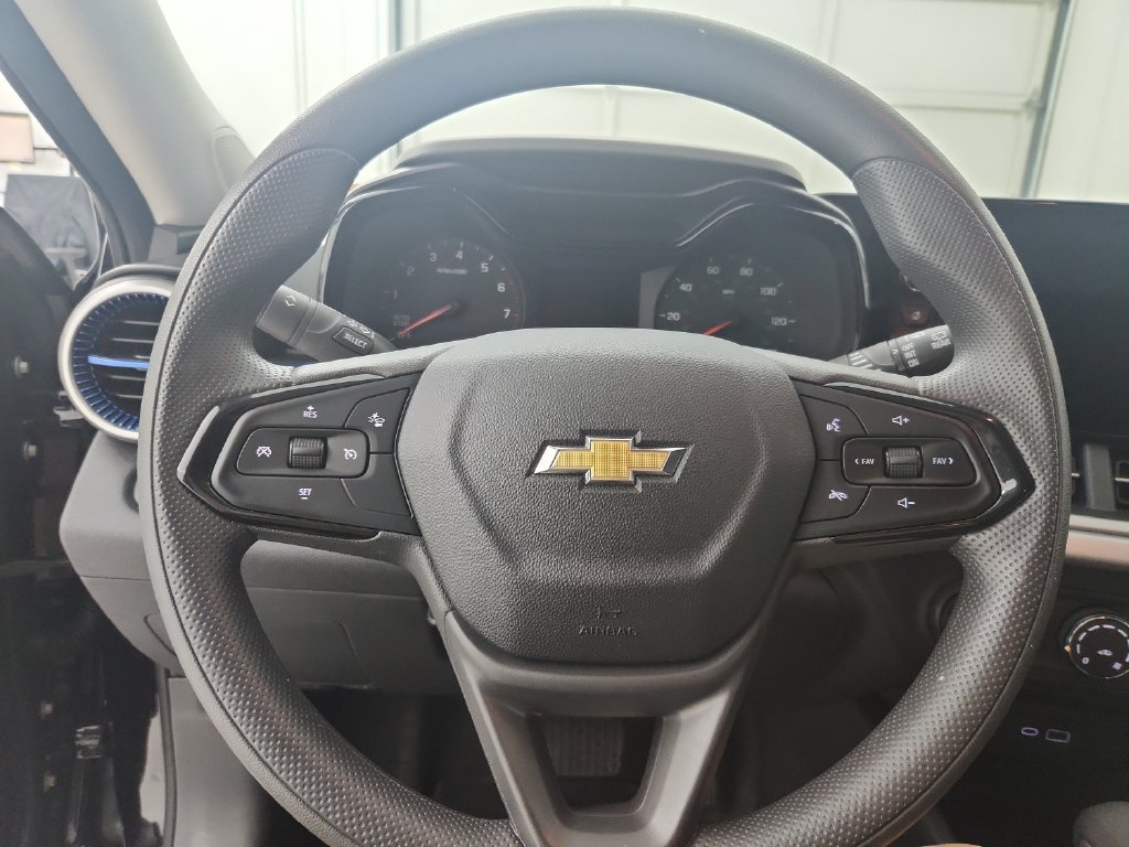 Used 2026 Chevrolet Trax LS w/ LS Convenience Package FWD image 24