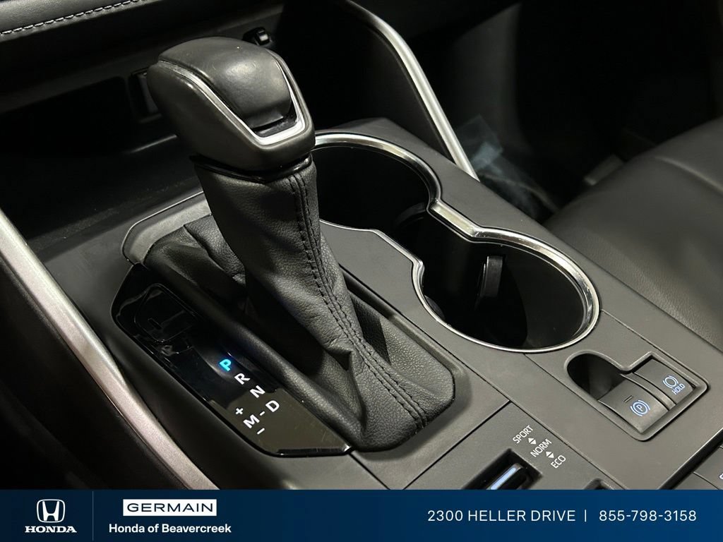 Used 2020 Toyota Highlander XLE AWD/4WD image 25