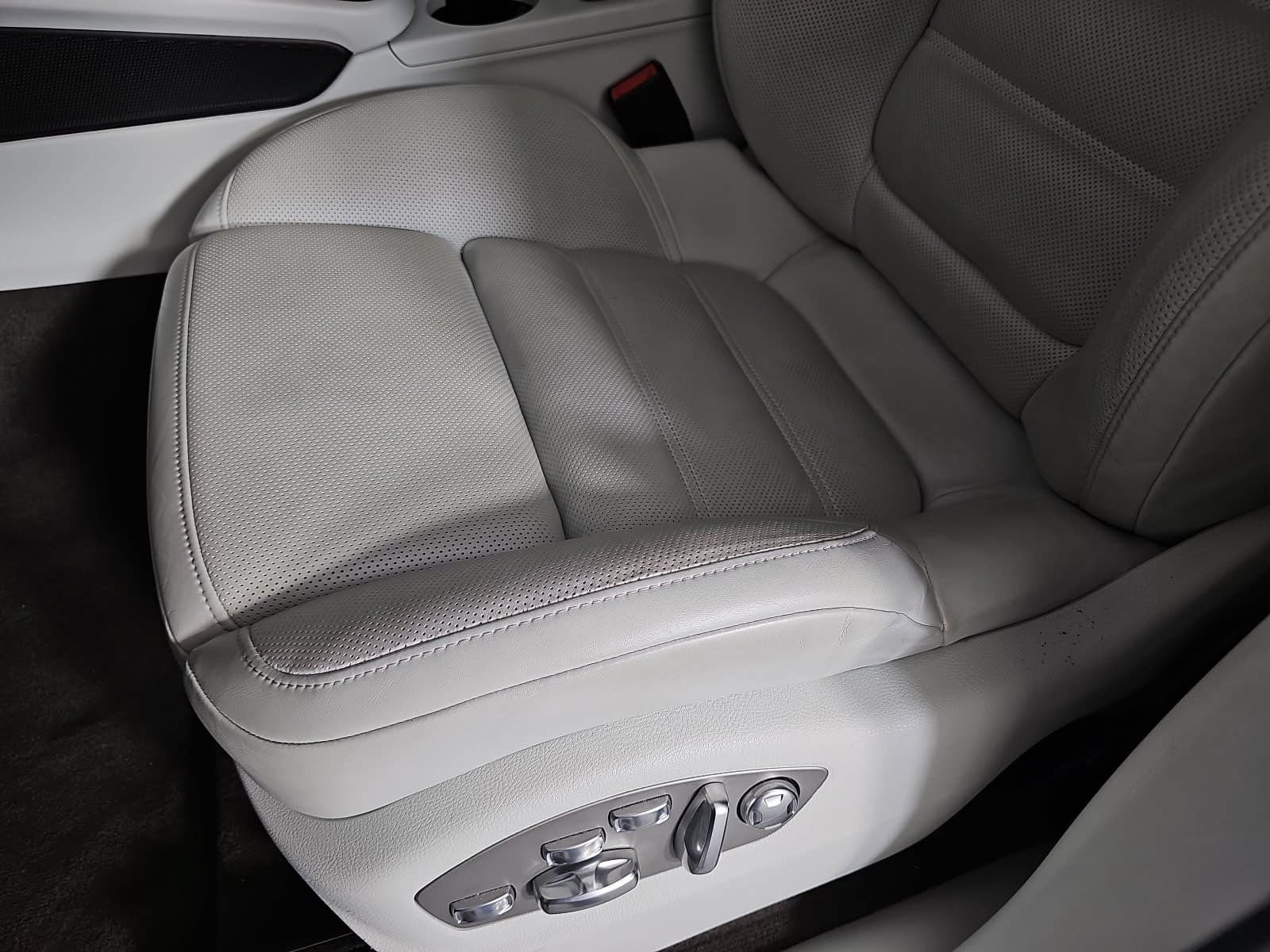 Used 2021 Porsche Macan Turbo AWD/4WD image 27