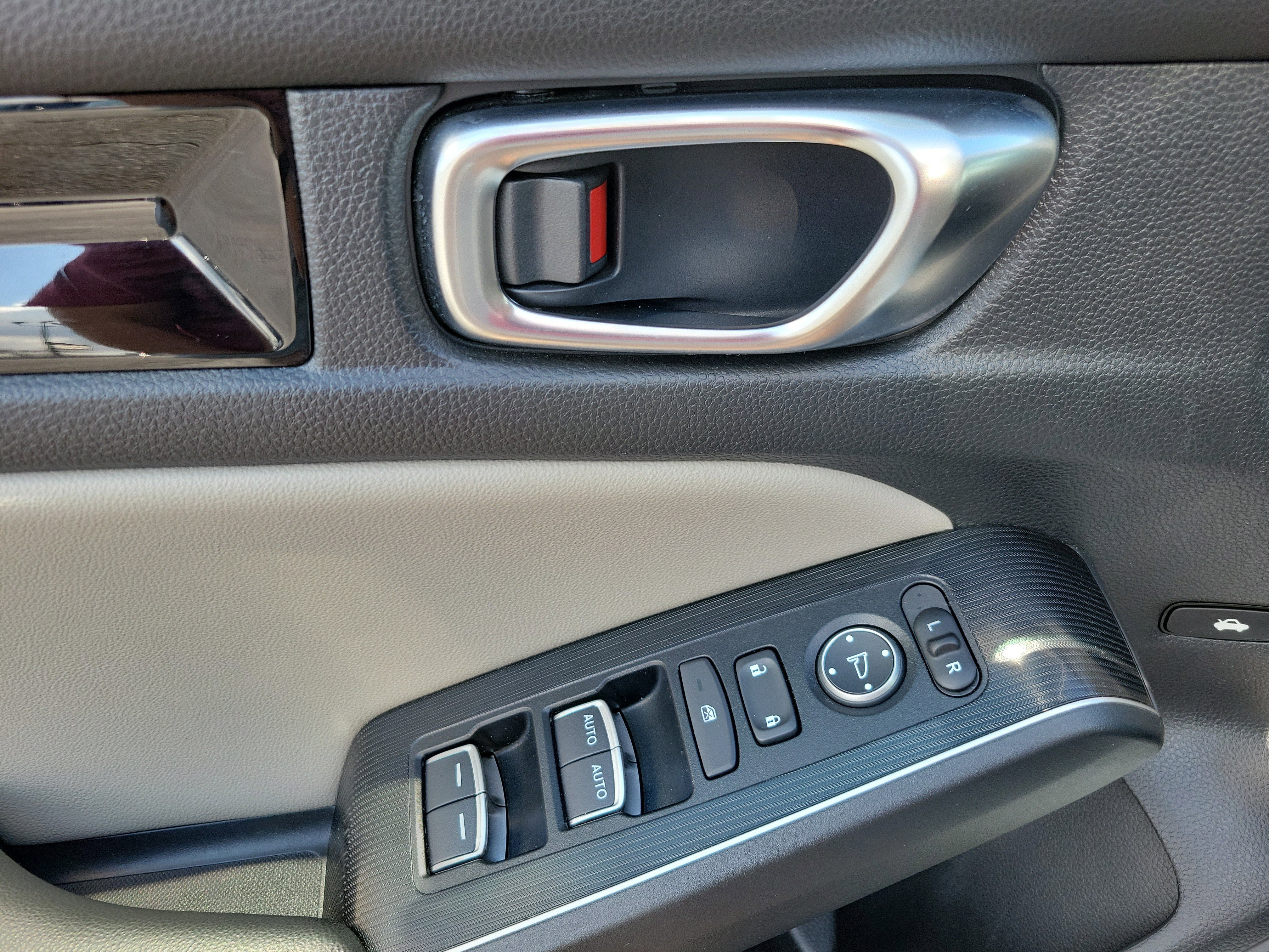 Used 2022 Honda Civic Touring image 8