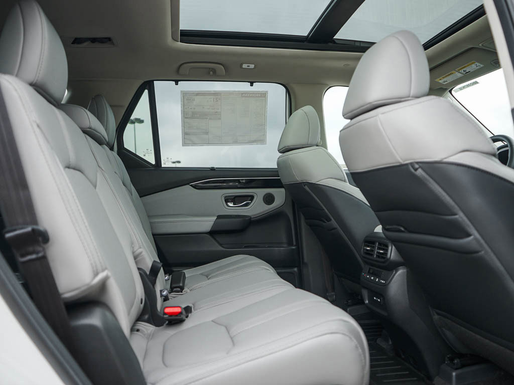 New 2025 Honda Pilot Touring image 13
