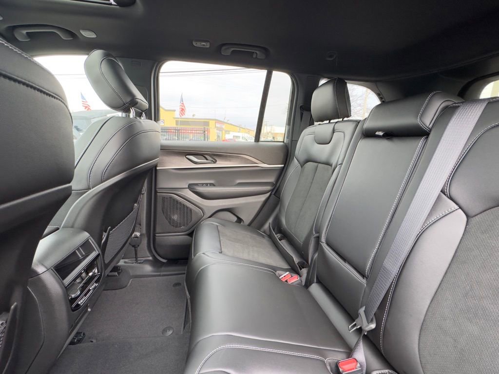 New 2026 Jeep Grand Cherokee Altitude image 16