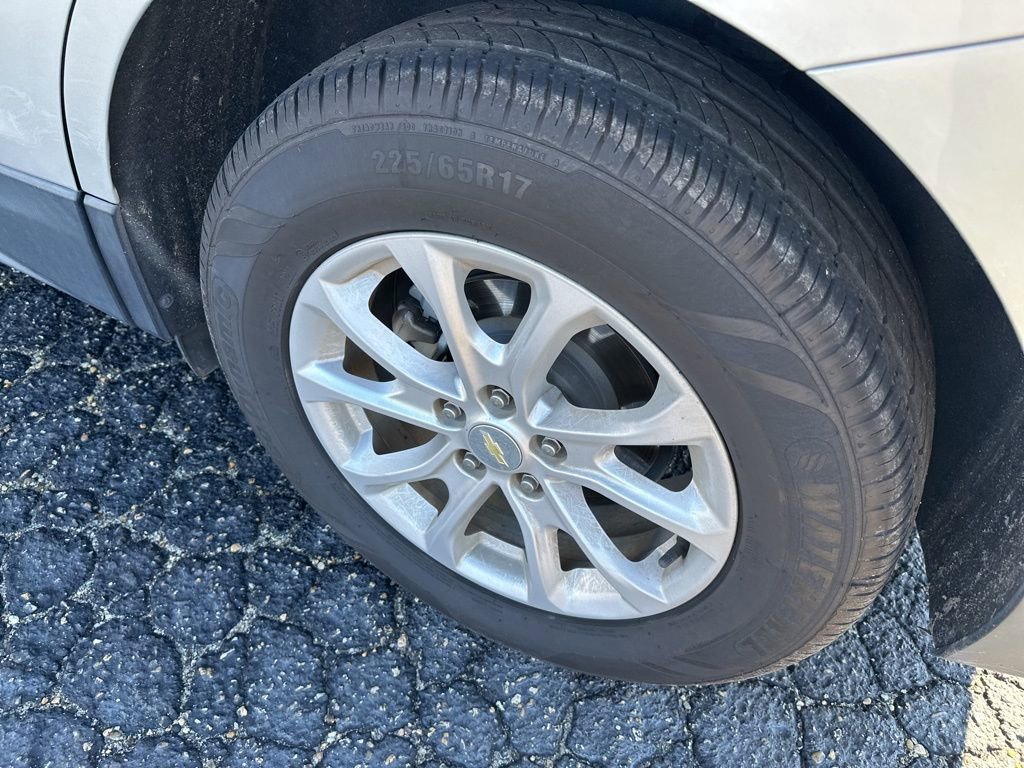 Used 2020 Chevrolet Equinox LS image 4