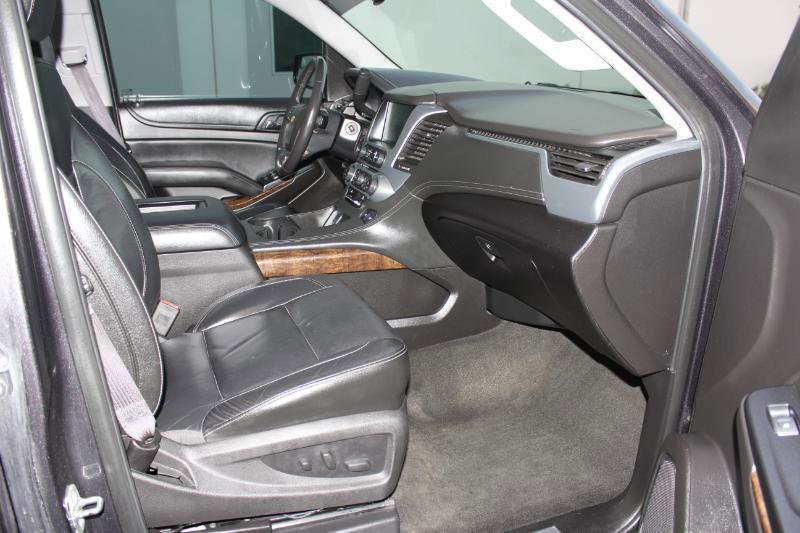 Used 2017 Chevrolet Suburban LT RWD image 23