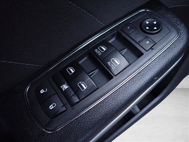Used 2019 Dodge Charger SXT RWD image 11