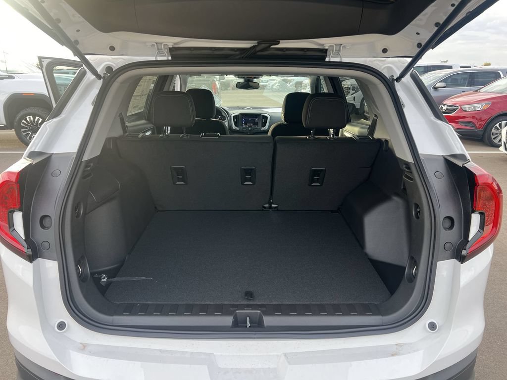 Used 2024 GMC Terrain SLE FWD image 24