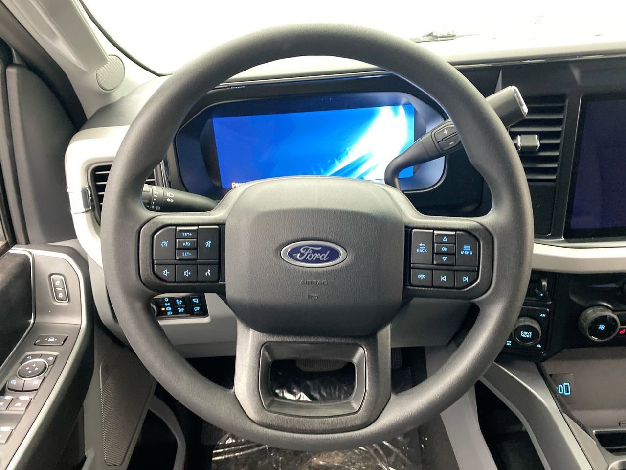 New 2026 Ford F350 XLT w/ XLT Premium Package AWD/4WD image 15