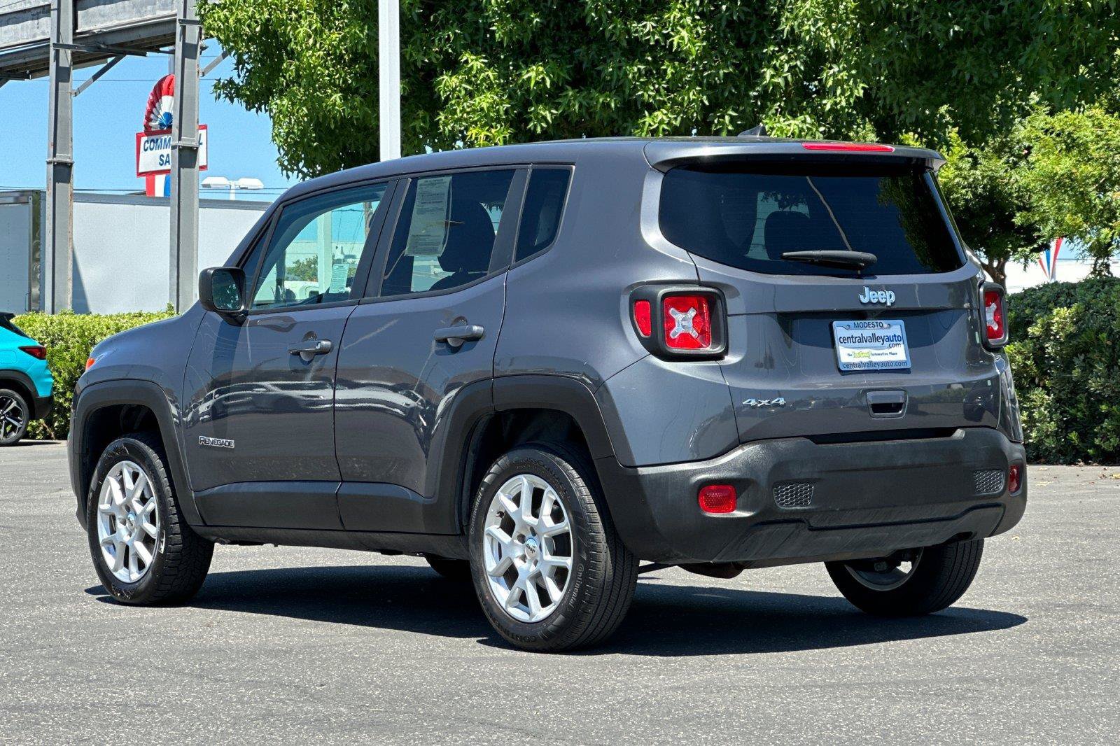 Certified 2023 Jeep Renegade Latitude AWD/4WD image 6