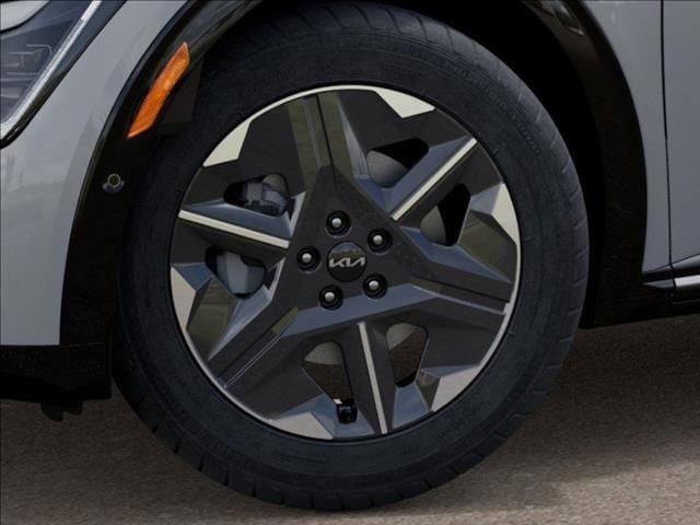 New 2025 Kia EV6 Light w/ Light LR Technology Package RWD image 9
