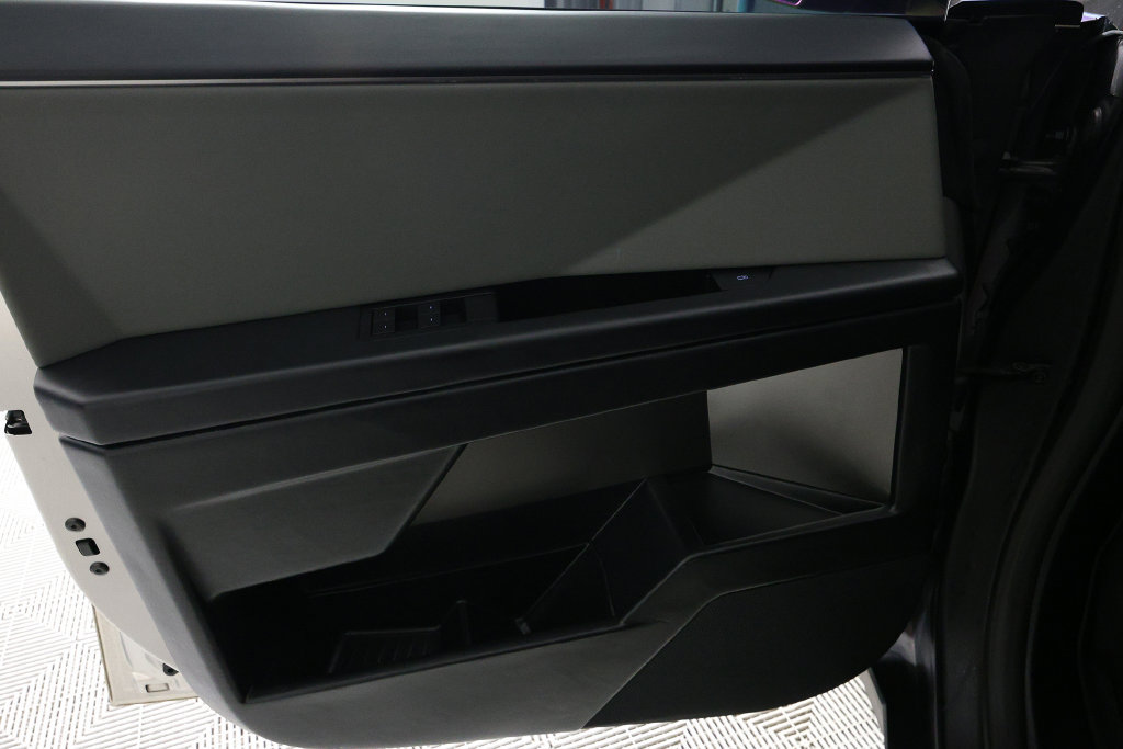 Used 2024 Tesla Cybertruck AWD Crew Cab image 18