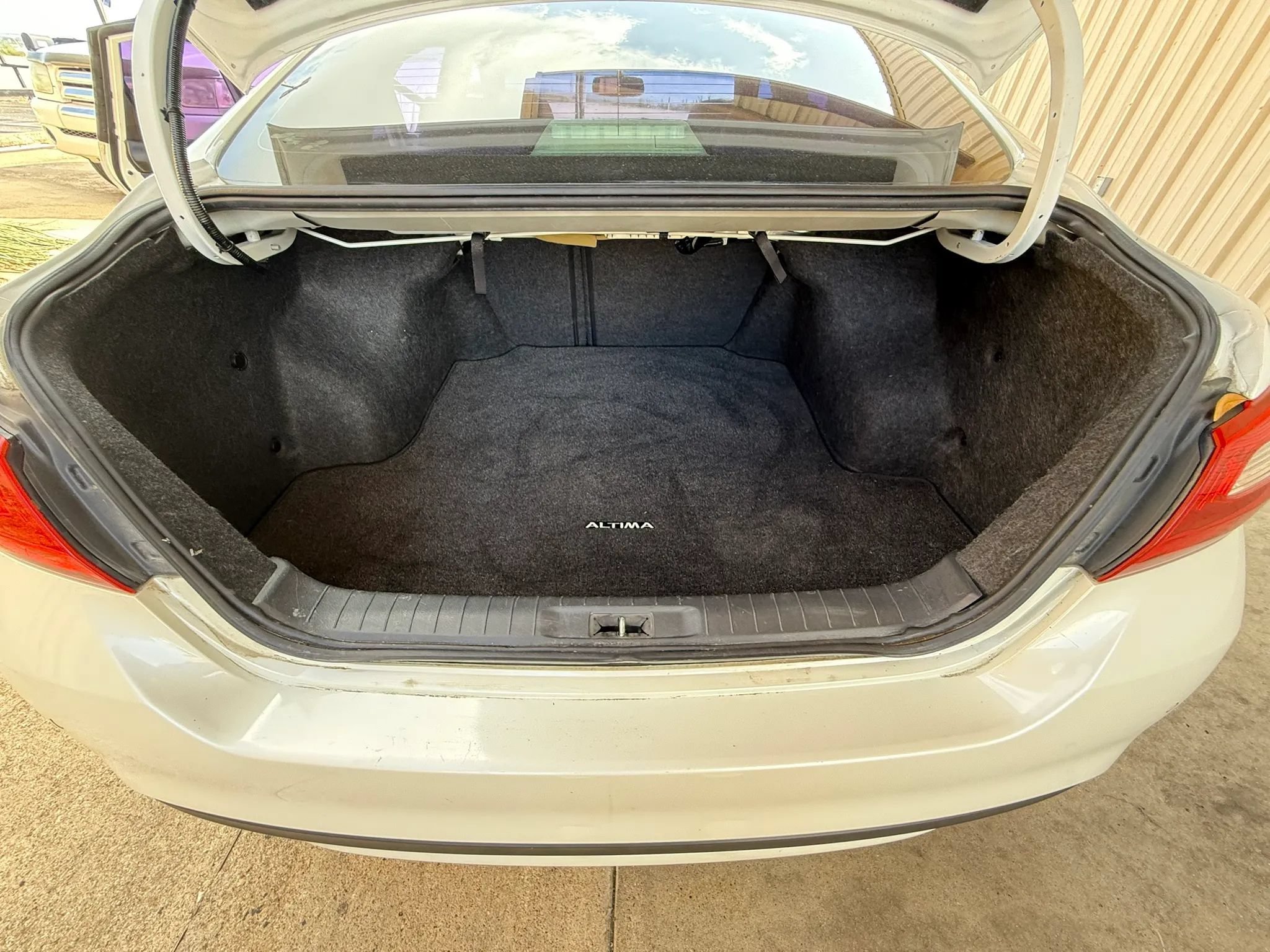 Used 2017 Nissan Altima 3.5 SL FWD image 25